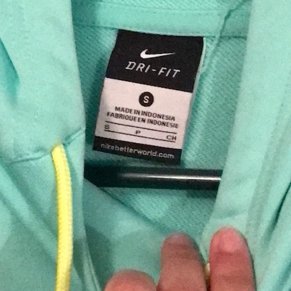 Nike Drifit Sweater - Picture 2 of 7